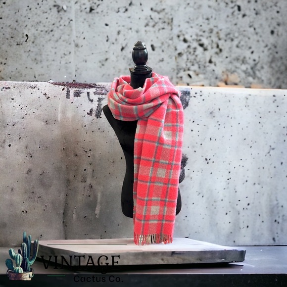 J. Crew Accessories - GORGEOUS JCREW PLAID WOOL SCARF w/TASSELS 🧣